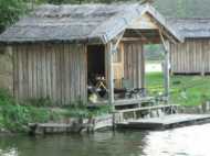 Bootshaus, Bootsschuppen, Haus auf / an dem Wasser