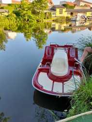 Doppelbootshalle mit Kajütboot, Tretboot +Trailer