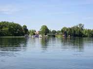 Einzelnstehendes Bootshaus mit 3 Bootsboxen